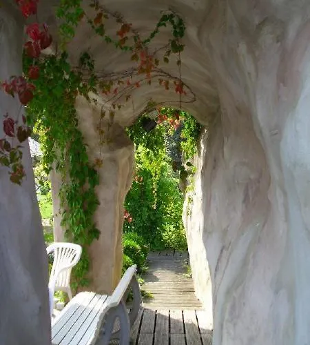 Iqbal-huette بيت ضيافة *