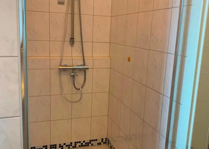 Iqbal-huette بيت ضيافة *