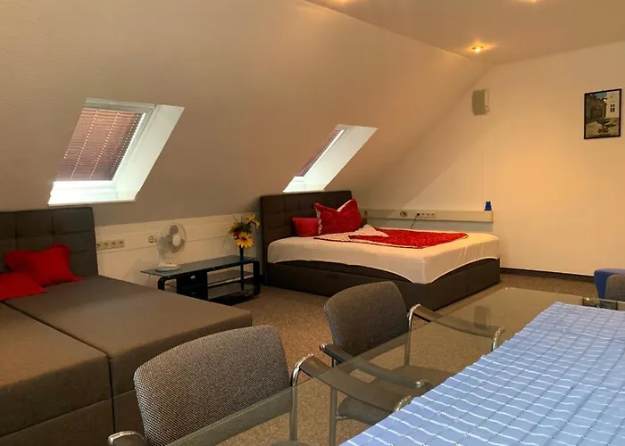 Iqbal-huette بيت ضيافة *